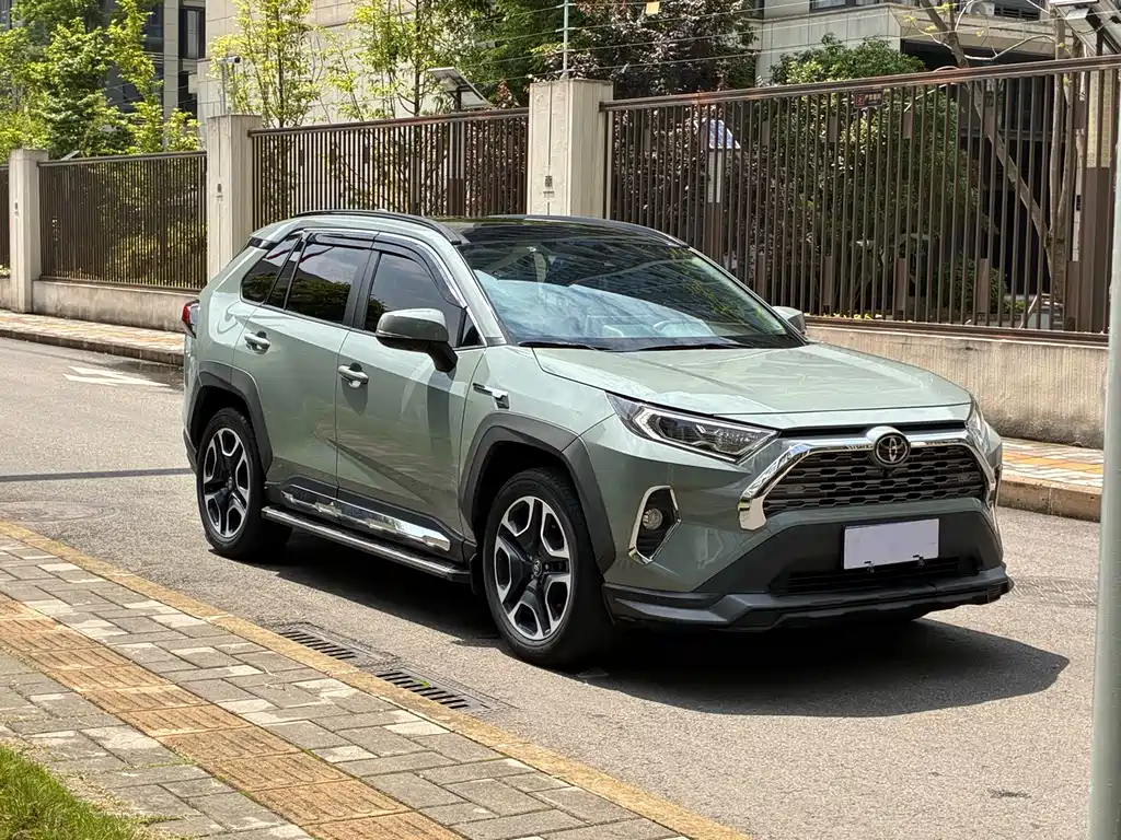 RAV4 2.0 L CVT 4 WD Distinguished