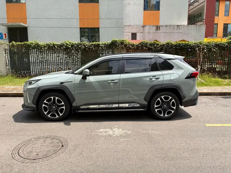 Toyota RAV4 2.0 L CVT 4 WD Distinguished