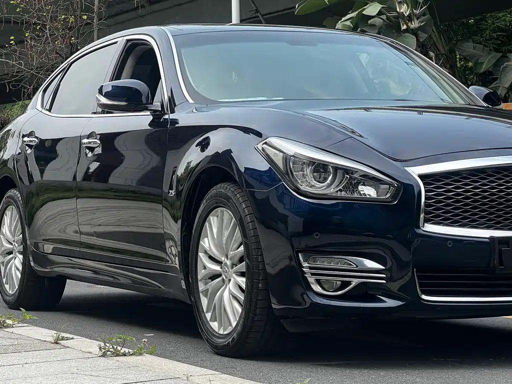 Infiniti Q70 Q70 L 2.5 L Joy