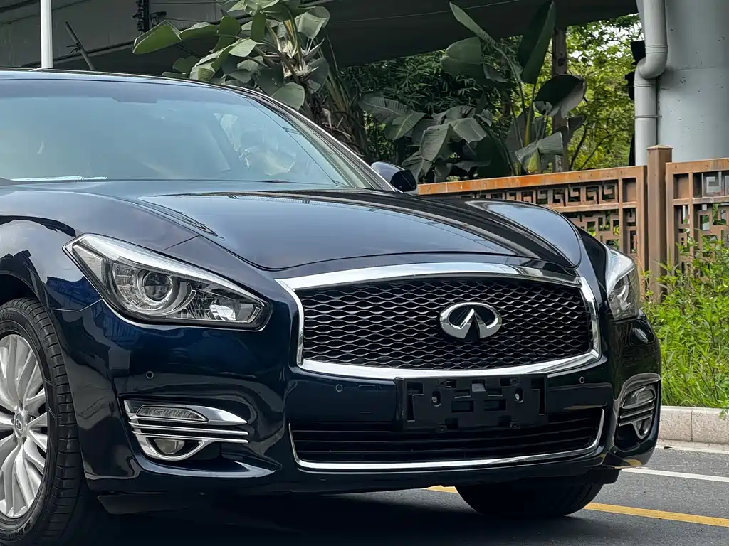 Infiniti Q70 Q70 L 2.5 L Joy