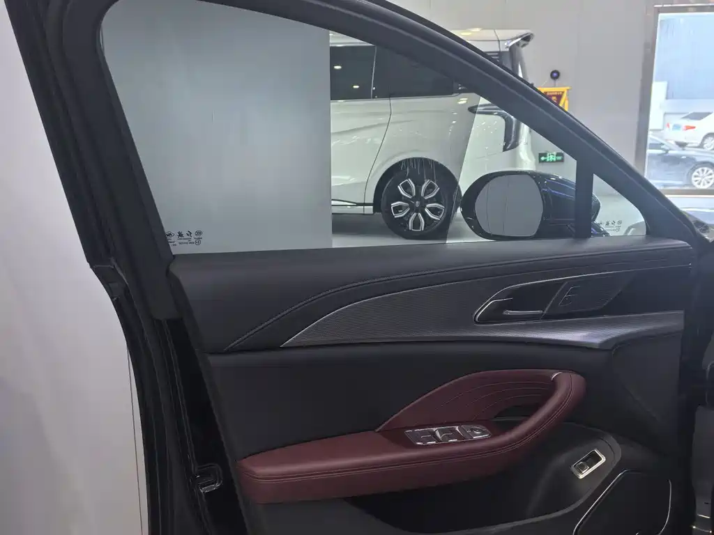 Hongqi H5 1.5 T DCT Connected Flagship Charm
