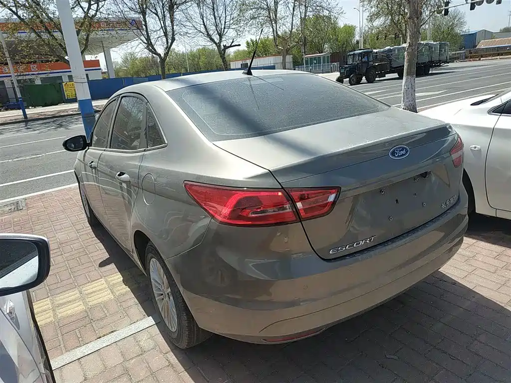 Escort 1.5 L Manual Comfort