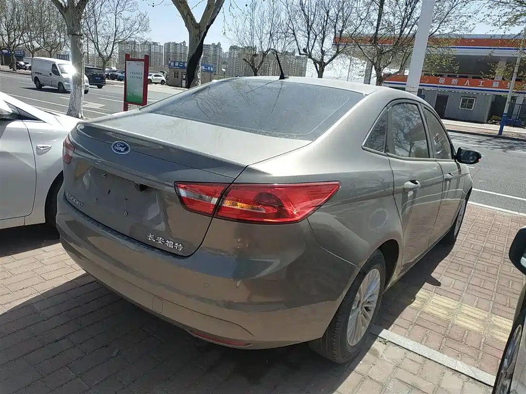 Escort 1.5 L Manual Comfort