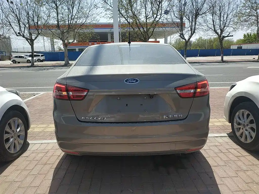 Escort 1.5 L Manual Comfort