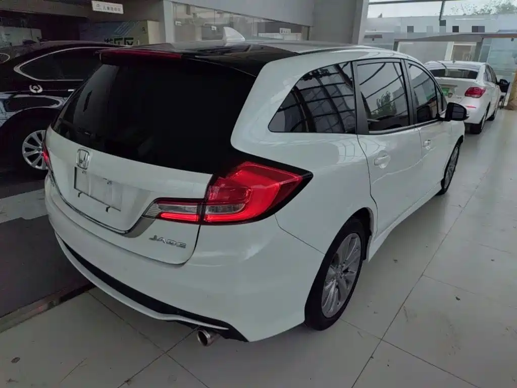 Jade 1.8 L Auto Comfort 5-seat