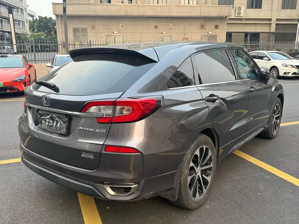 Avancier 240 TURBO 2 WD Luxury