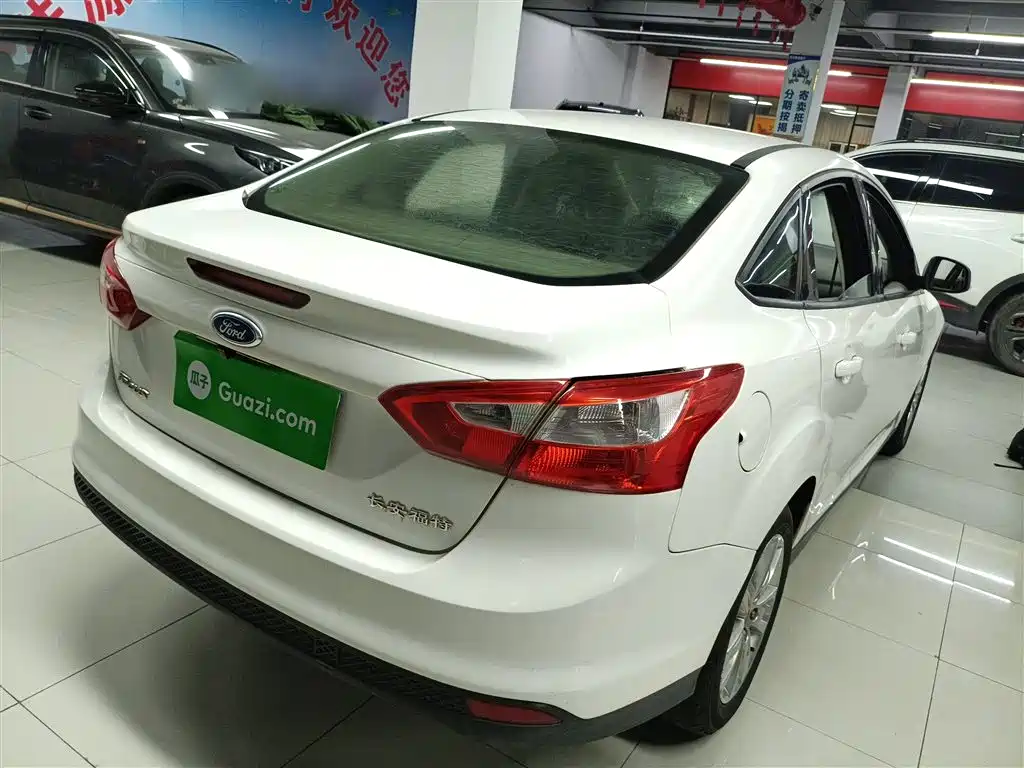 Focus Sedan 1.6 L Auto Comfort