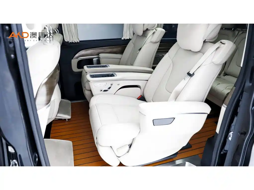 Mercedes-Benz V-Class 奔驰V260 L/2.0 T/22款/长轴距豪华版