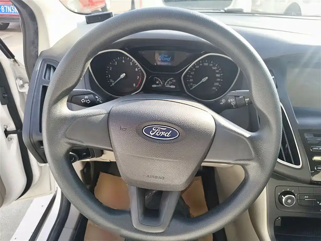Focus Sedan 1.6 L Auto Comfort Smart Travel