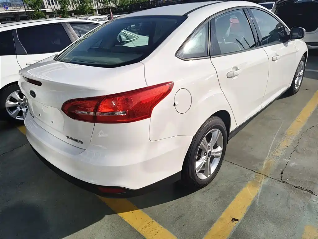Focus Sedan 1.6 L Auto Comfort Smart Travel