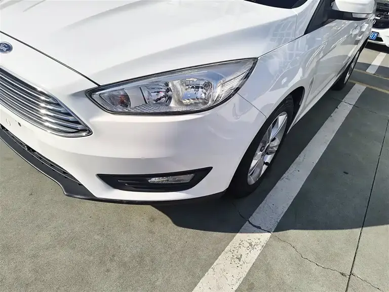 Ford Focus Sedan 1.6 L Auto Comfort Smart Travel