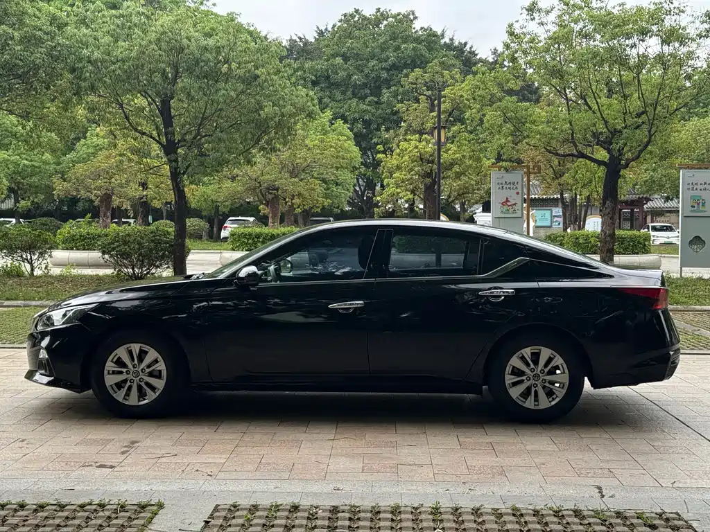 Teana 2.0 L XE Fashion