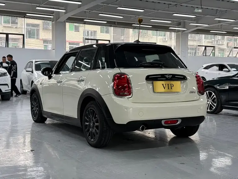 MINI 1.5 T COOPER Classic 5-door