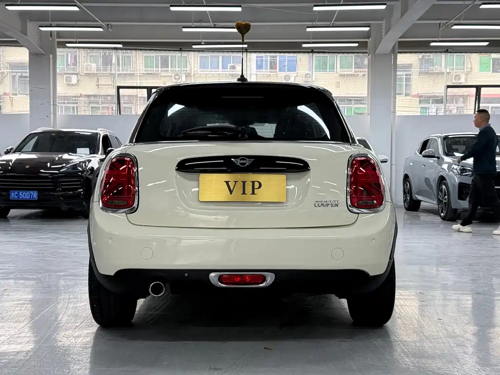 MINI 1.5 T COOPER Classic 5-door