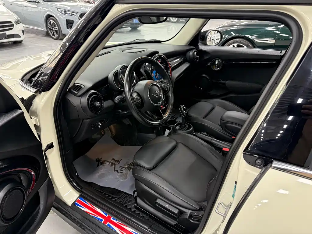 MINI 1.5 T COOPER Classic 5-door