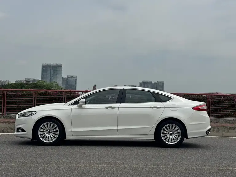 Ford Mondeo 2.0 L GTDi200 Fashion