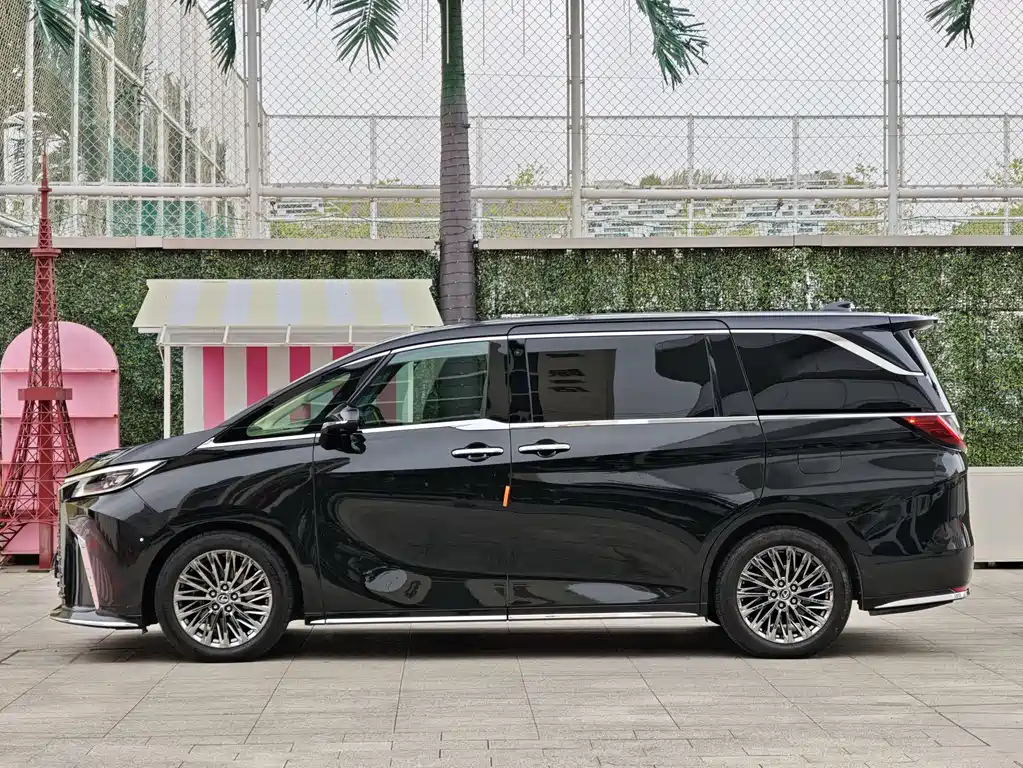 Lexus LM 500 h 6-seat Supreme