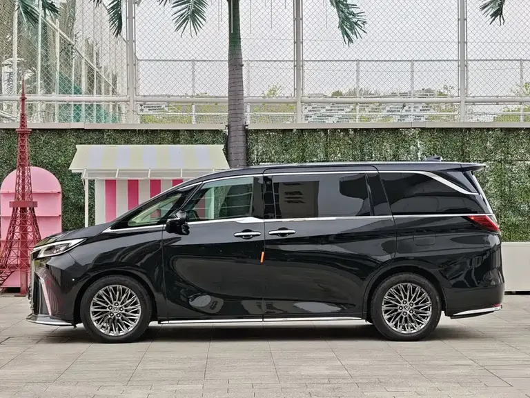 Lexus LM 500 h 6-seat Supreme