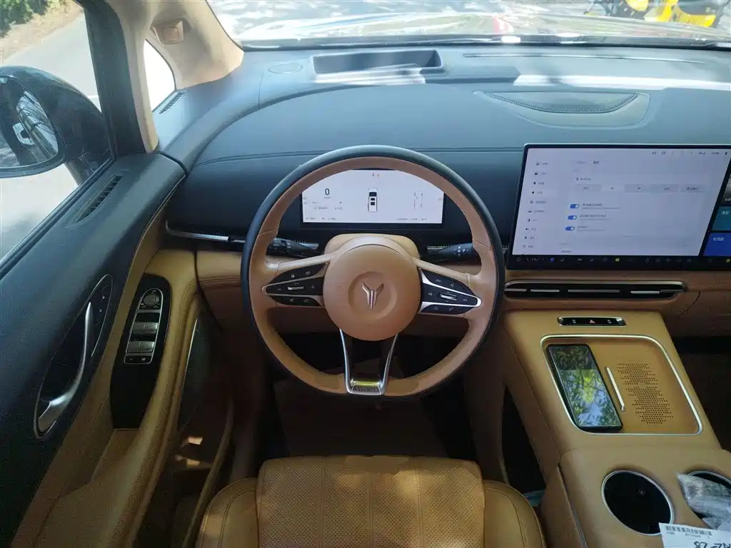 Voyah Dreamer PHEV 4 WD Flagship Kunpeng