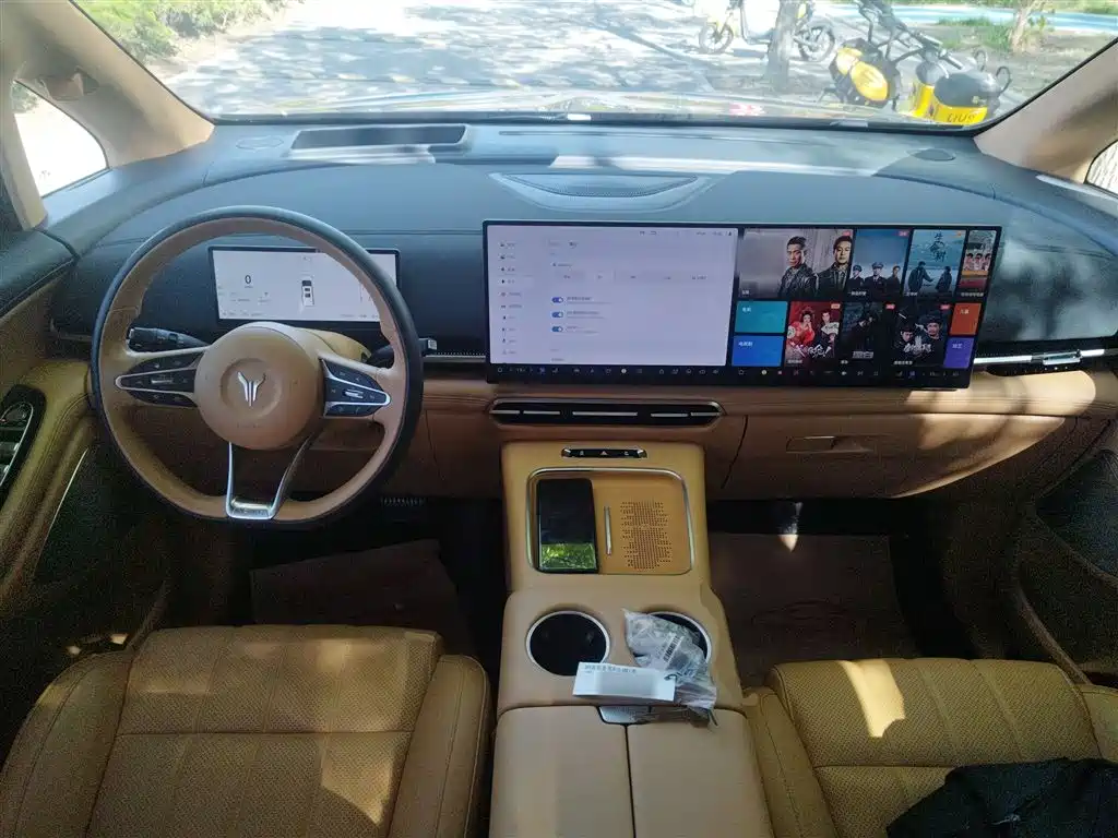 Voyah Dreamer PHEV 4 WD Flagship Kunpeng