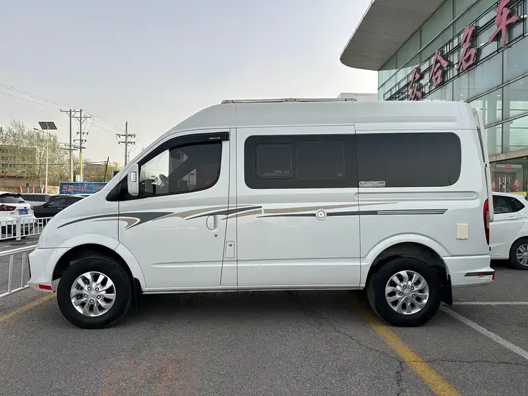 Maxus Xintu V80 新途V80 2021款 2.0 T PLUS AMT全能王短轴中顶5/6/7/8/9座