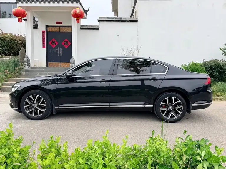 Volkswagen Magotan 330 TSI DSG Luxury CN-VI