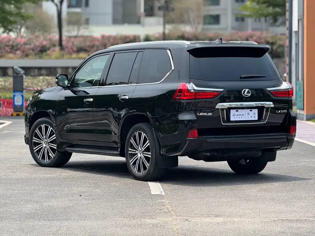 Lexus LX 570 Distinguished Luxury