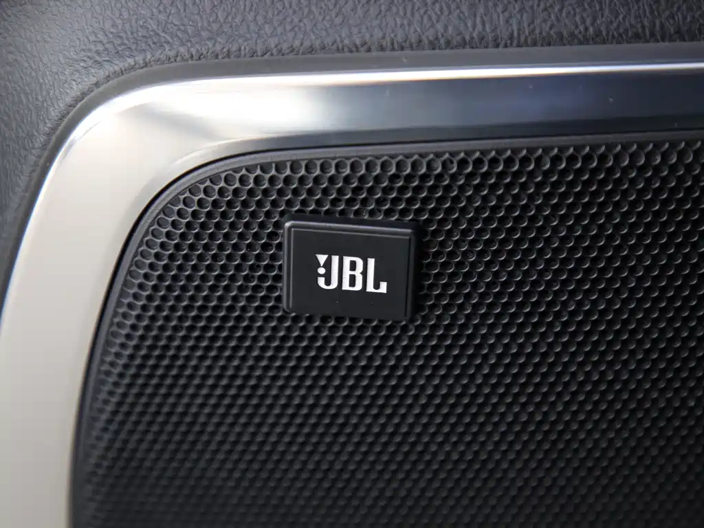 Vellfire Crown Dual Engine 2.5 L HV Supreme