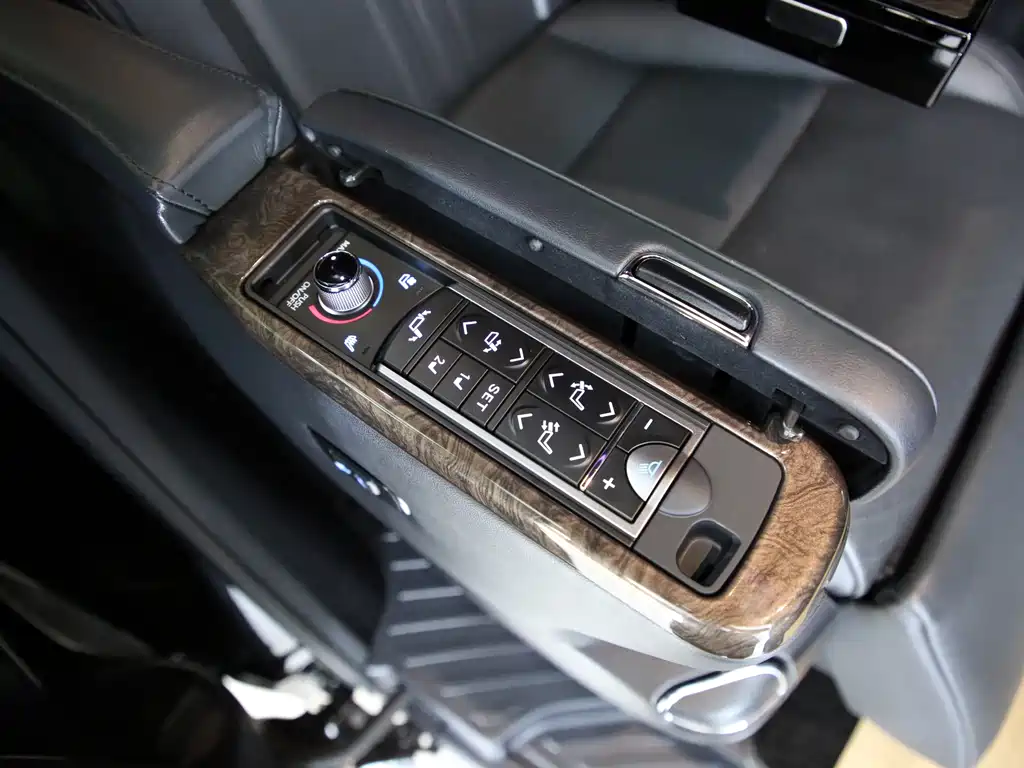 Vellfire Crown Dual Engine 2.5 L HV Supreme