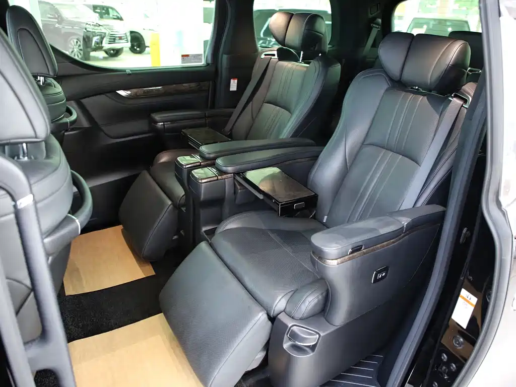 Vellfire Crown Dual Engine 2.5 L HV Supreme