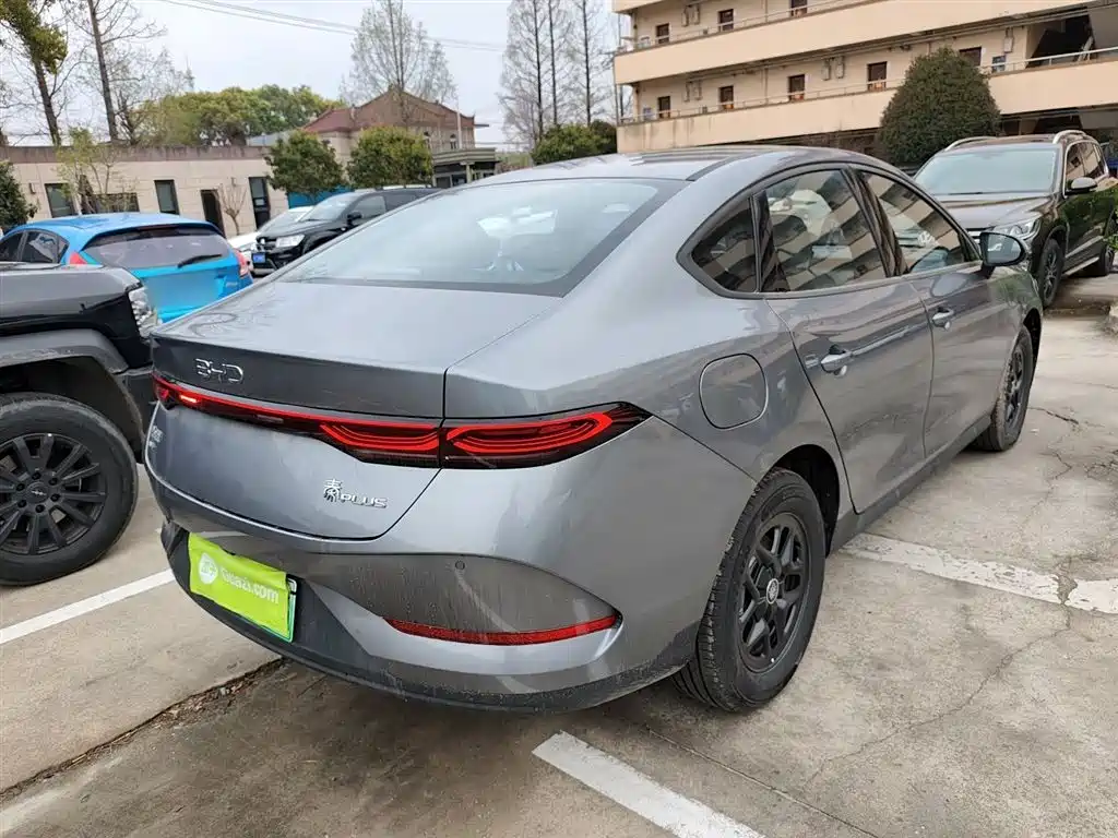Qin PLUS DM-i Smart Drive 55 KM Leading