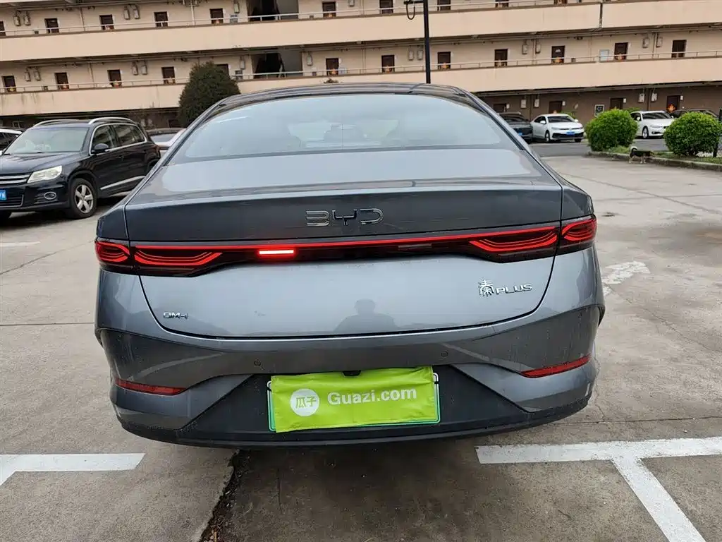 Qin PLUS DM-i Smart Drive 55 KM Leading