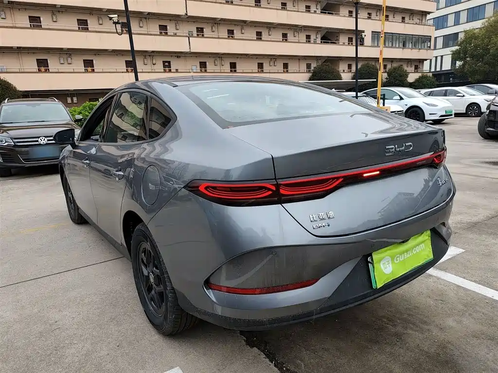 Qin PLUS DM-i Smart Drive 55 KM Leading