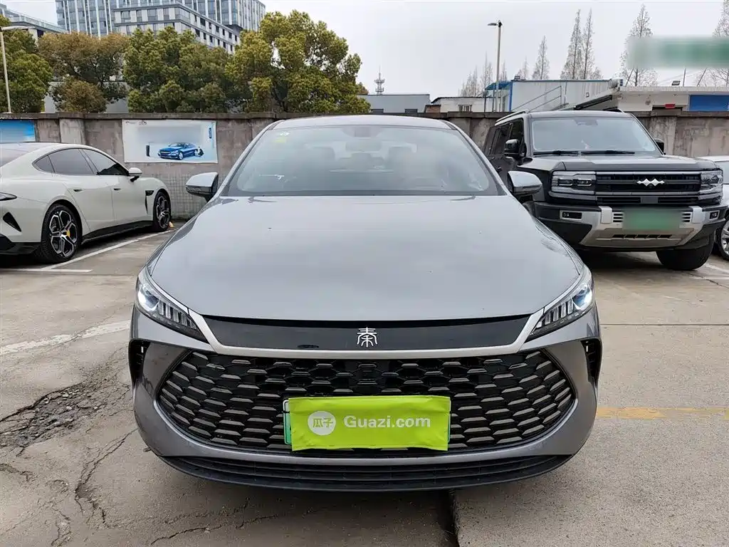 Qin PLUS DM-i Smart Drive 55 KM Leading