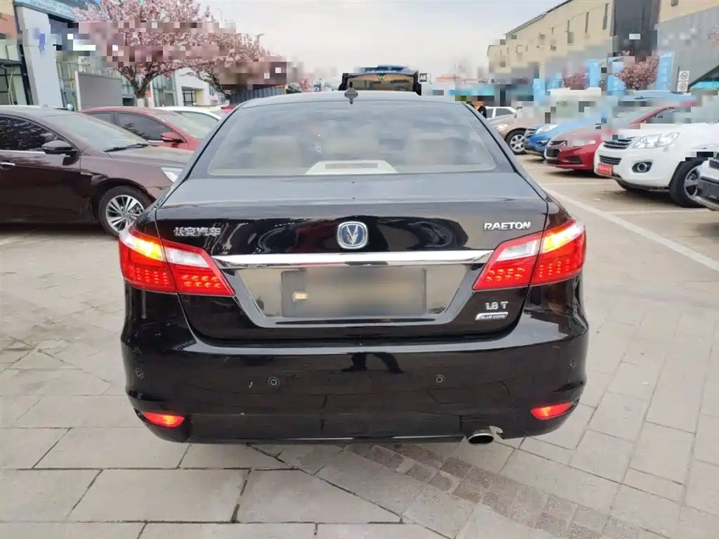 Raeton 1.8 T Auto Elite Anniversary CN-IV