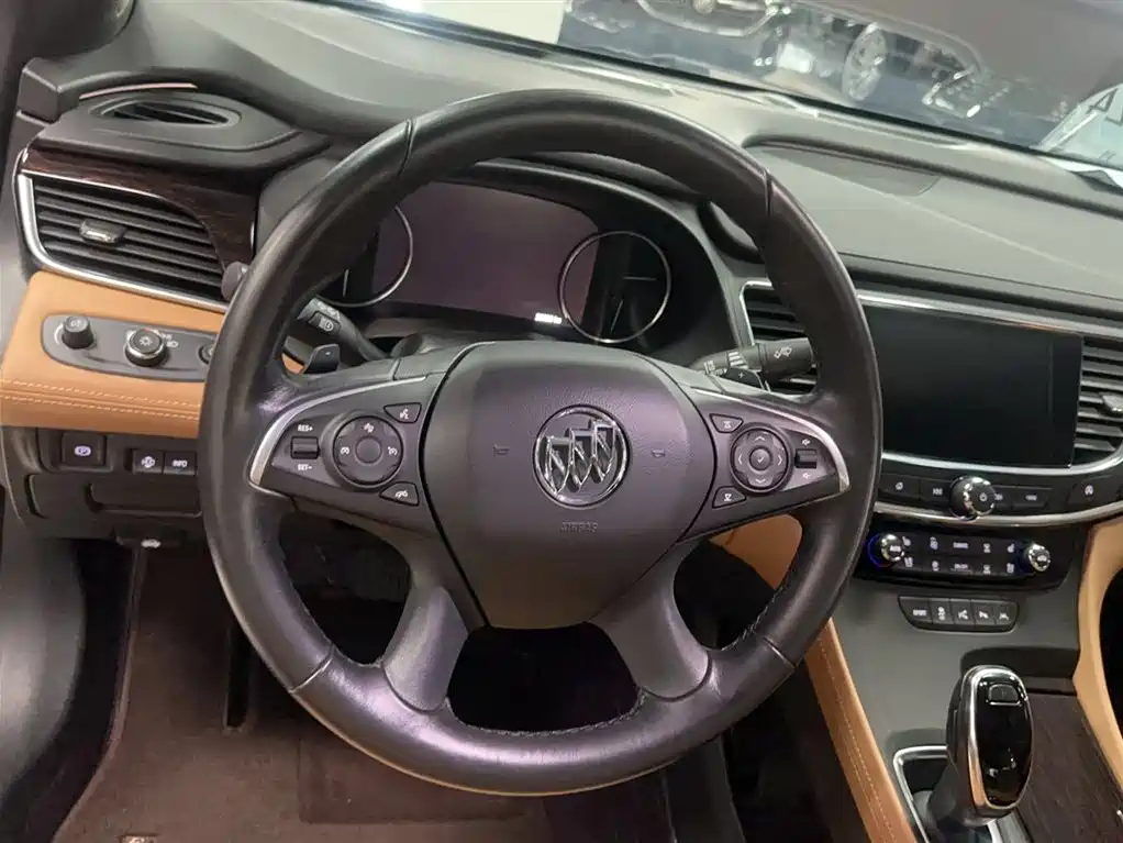 LaCrosse 28 T Luxury