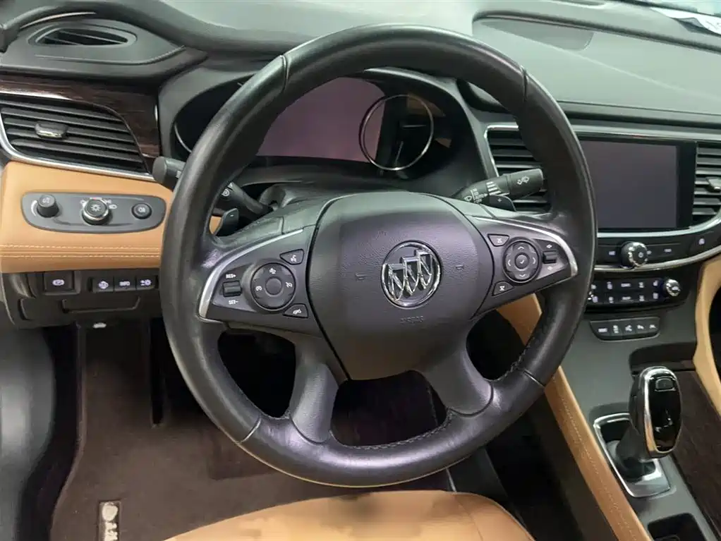 LaCrosse 28 T Luxury