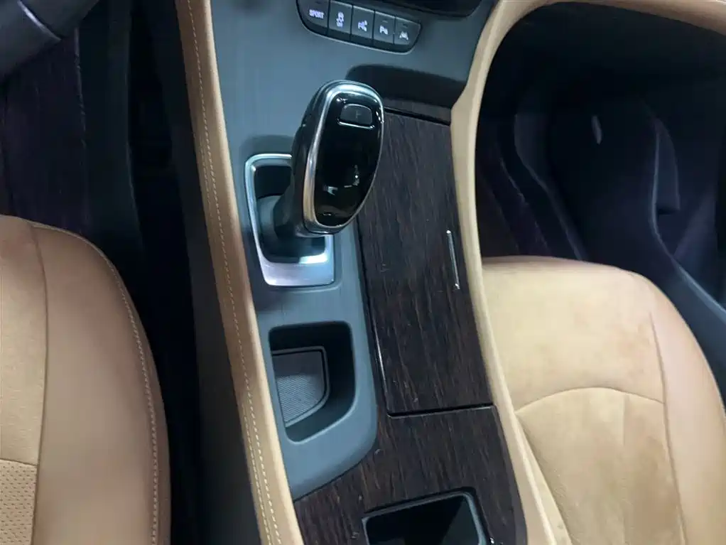 LaCrosse 28 T Luxury