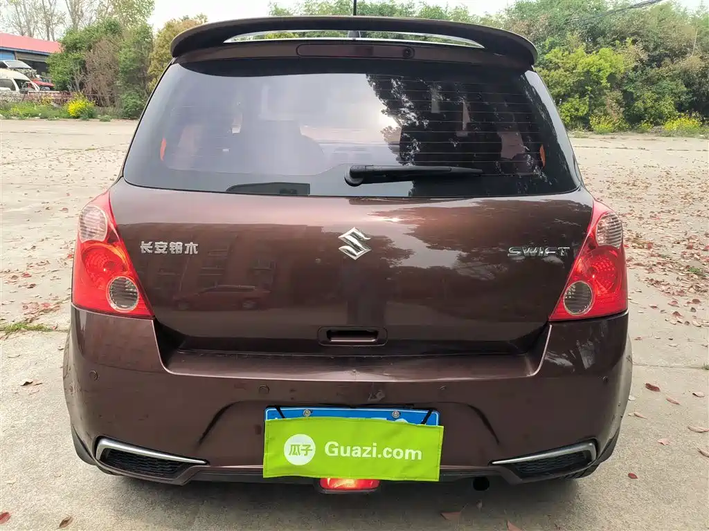 Swift 1.5 L Auto Fashion