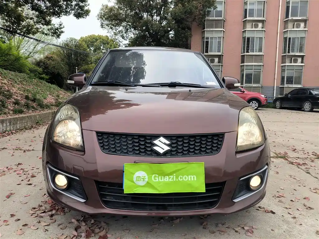 Swift 1.5 L Auto Fashion