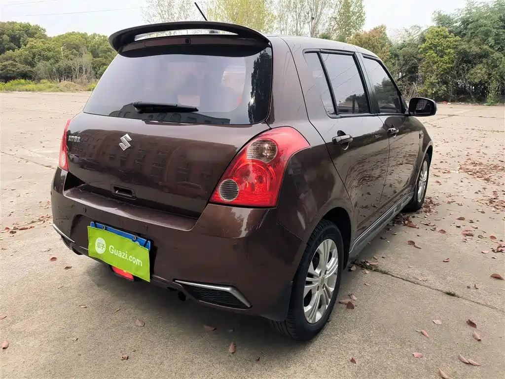 Swift 1.5 L Auto Fashion