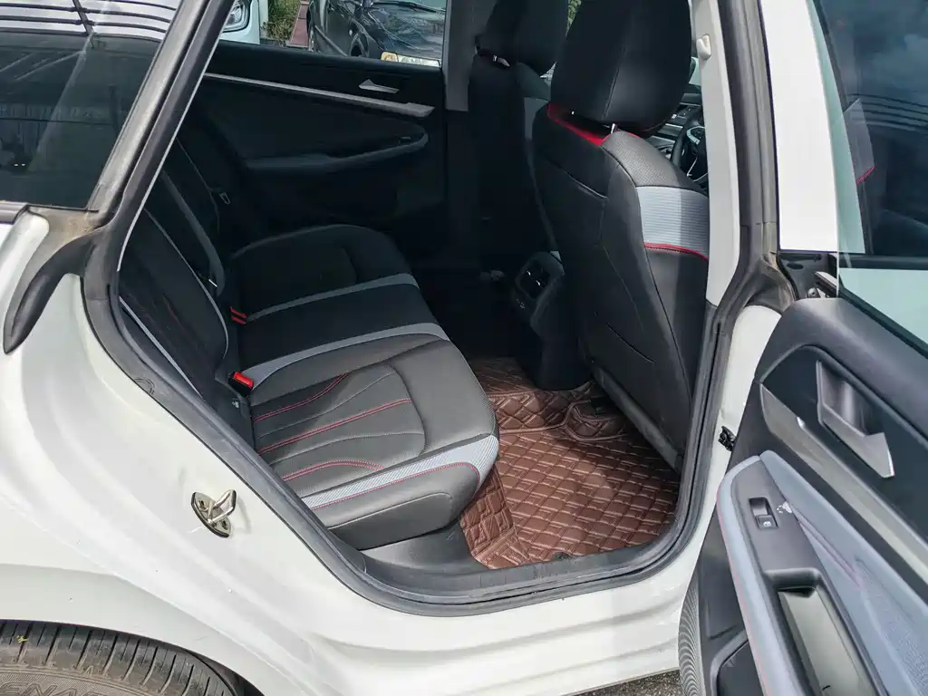 Lamando Lamando L 280 TSI DSG Dazzle Hot