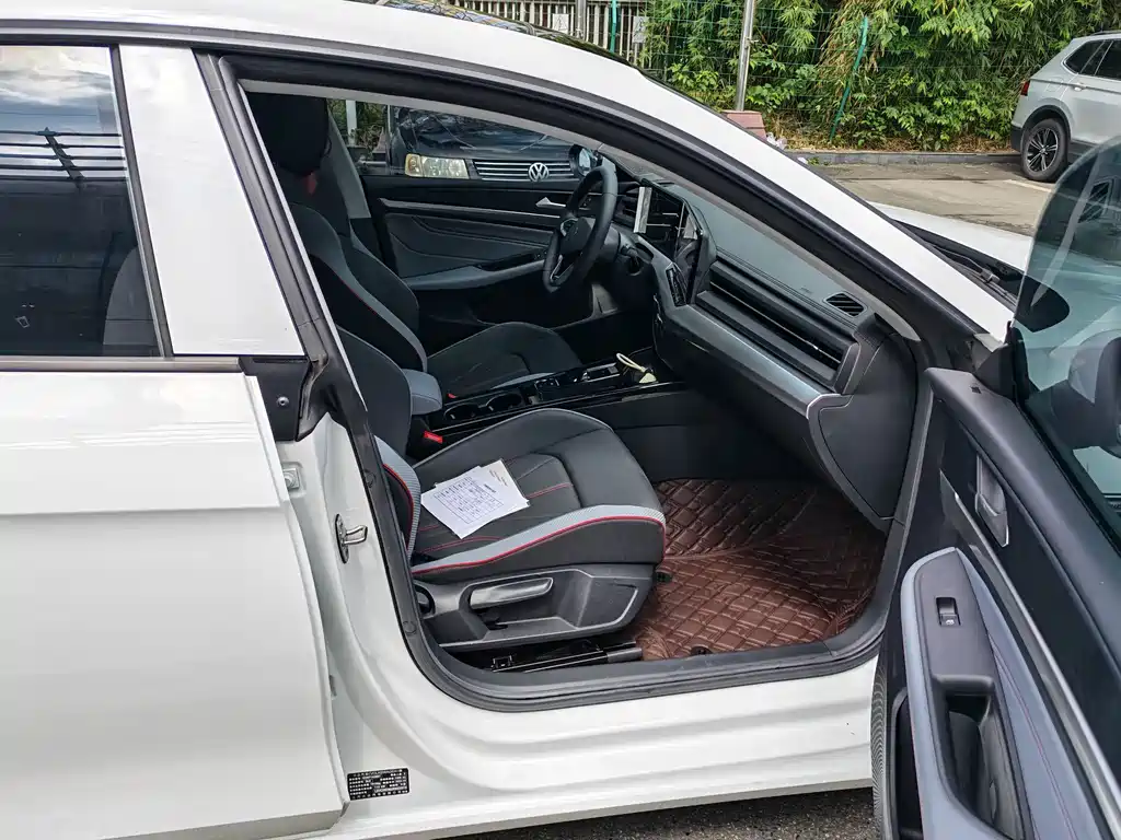 Lamando Lamando L 280 TSI DSG Dazzle Hot
