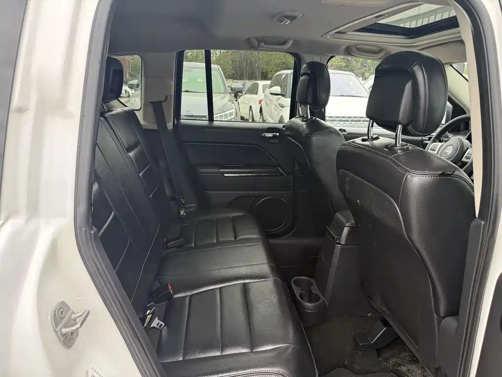 Compass (Import) 2.4 L 4 WD Luxury