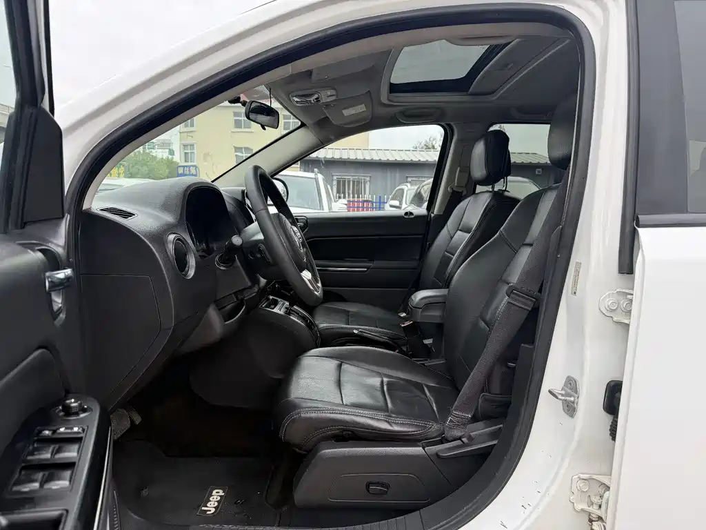 Compass (Import) 2.4 L 4 WD Luxury
