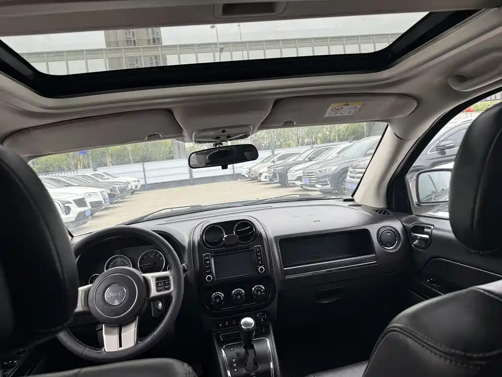 Compass (Import) 2.4 L 4 WD Luxury