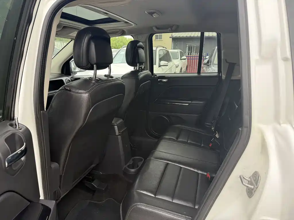 Compass (Import) 2.4 L 4 WD Luxury