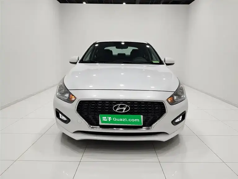 Hyundai Accent 1.4 L Manual Radiant CN-V