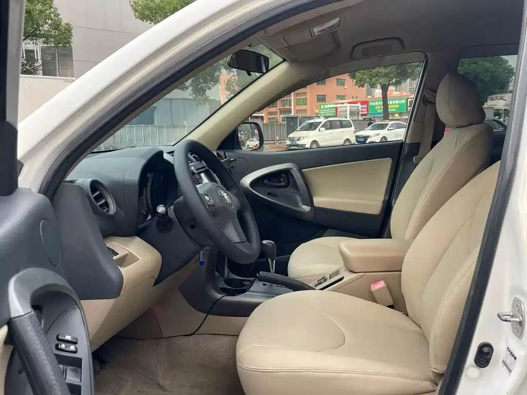 RAV4 Special Enjoyment 2.0 L Auto Classic