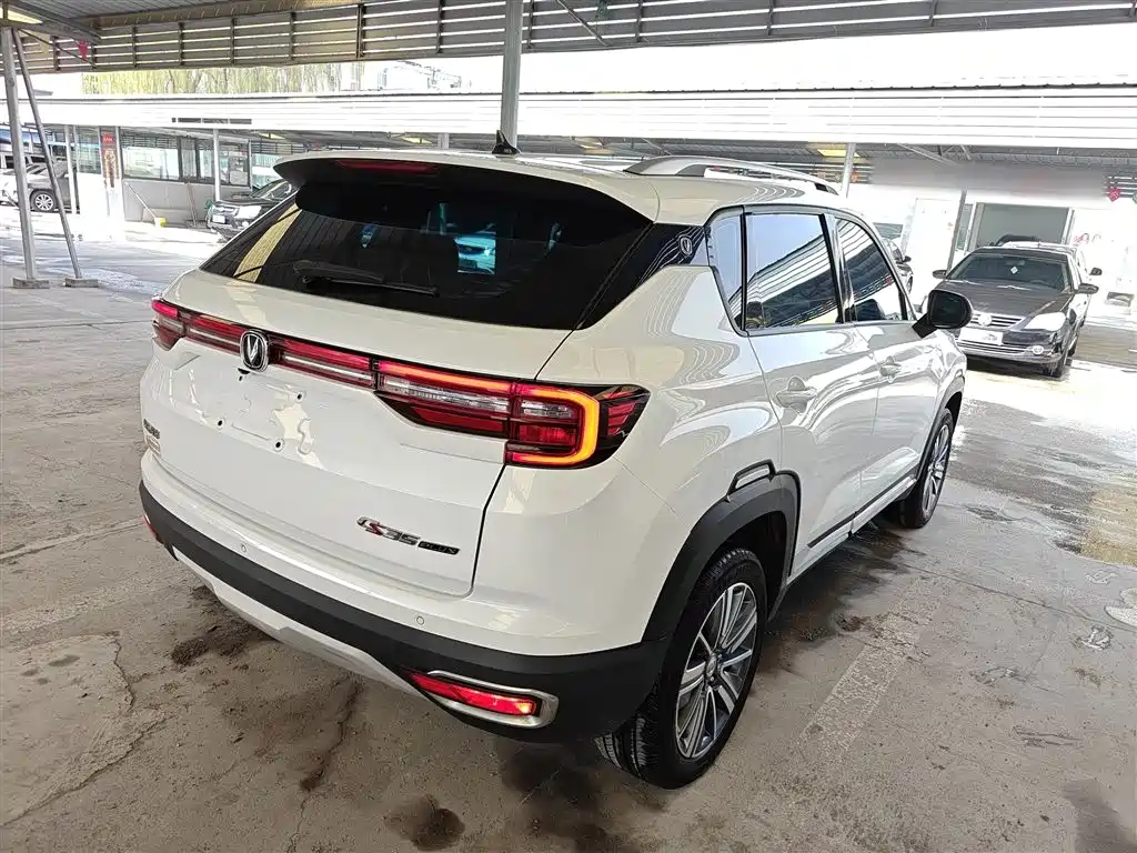 Changan CS35 PLUS 1.6 L Manual Connected